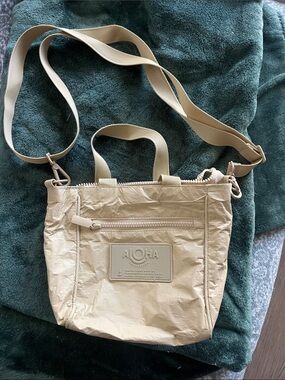 ALOHA COLLECTION Monochrome Dune crossbody